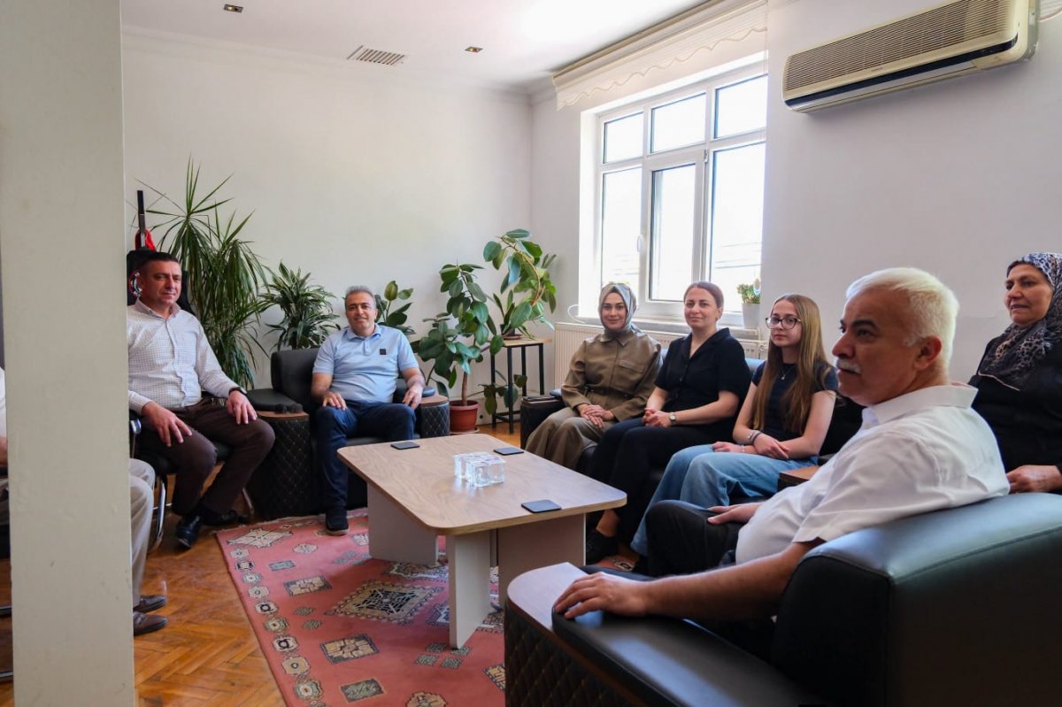 Vali Çiçek ve Eşi Kılbasan'da Aşure Günü'ne Katıldı, Birlik Mesajı Verdi